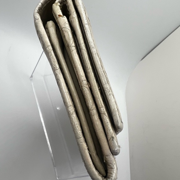 GUC Gucci Cream Guccissima Wallet - Picture 4 of 10